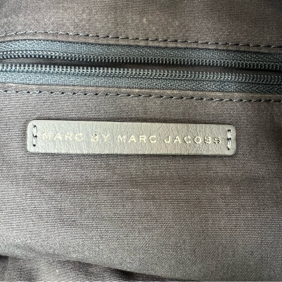 MARC by MARC JACOBS Tread Lightly Grey Leather Suede Crossbody Shoulder Hobo Bag - Picture 12 of 16